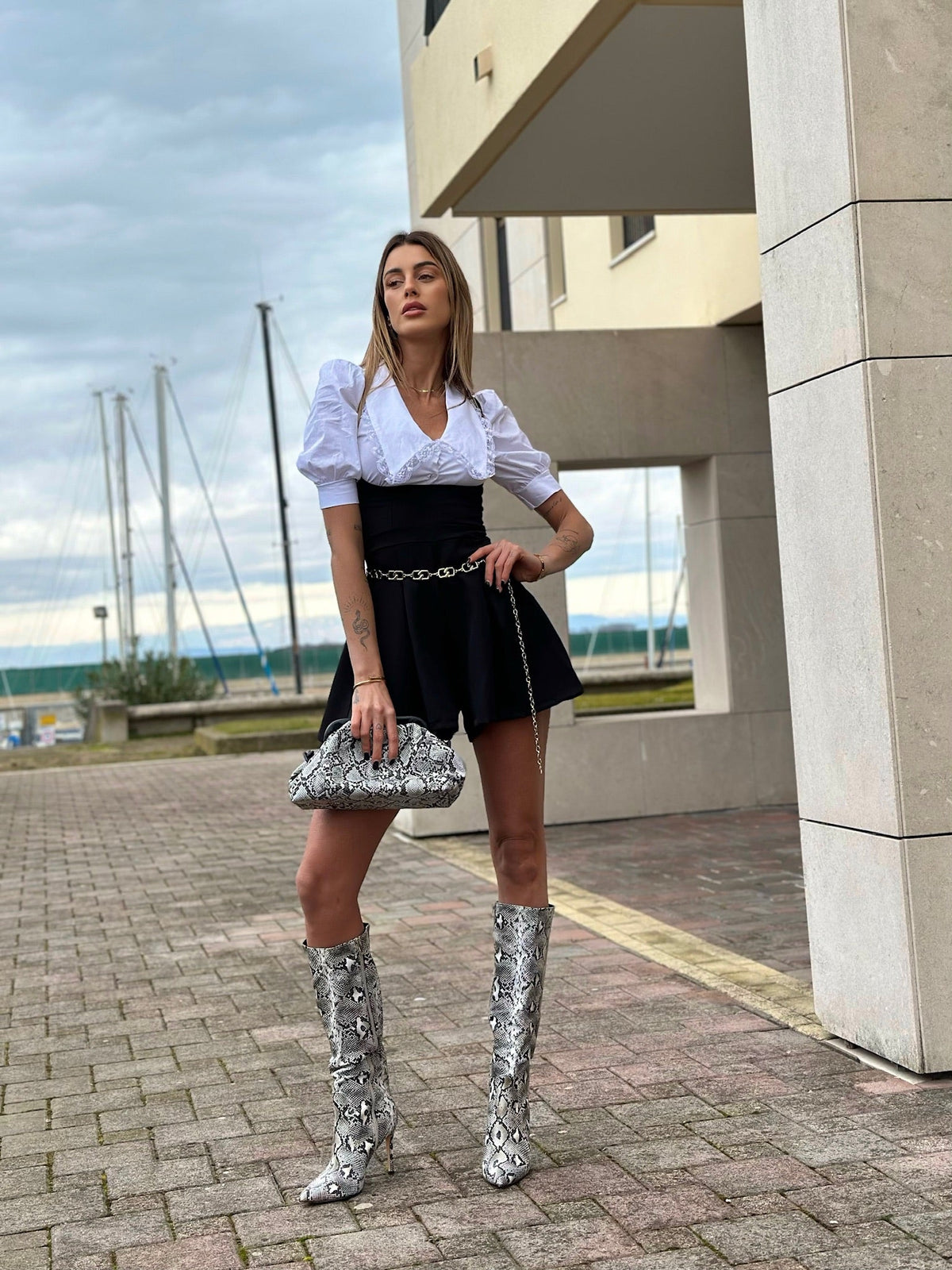 Pochette a mano con catena