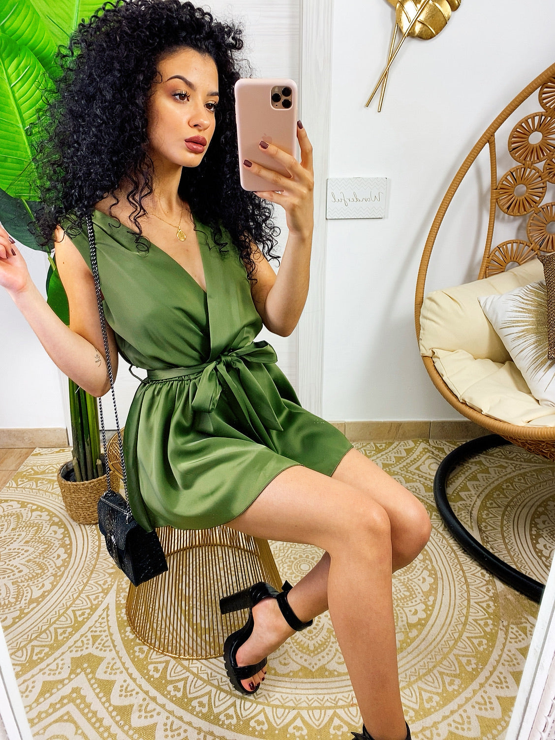 Tutina in raso con cintura verde militare