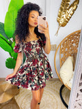 Abito a fiori bordeaux con scollo a barchetta