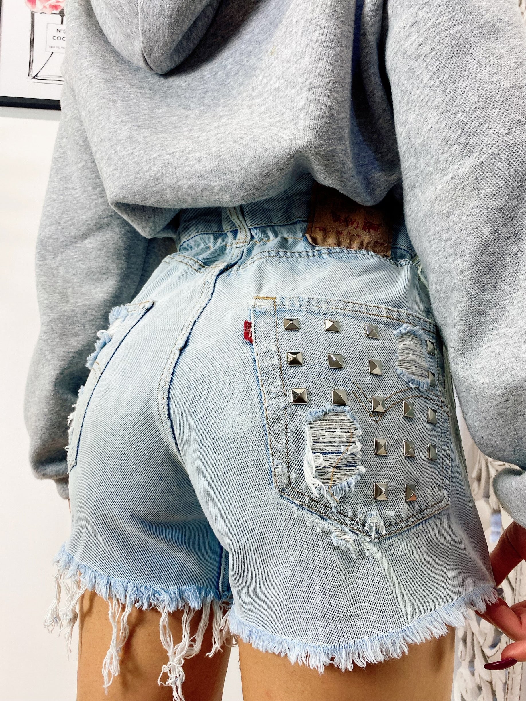 Short Levi’s Vintage bagno chiaro con borchie