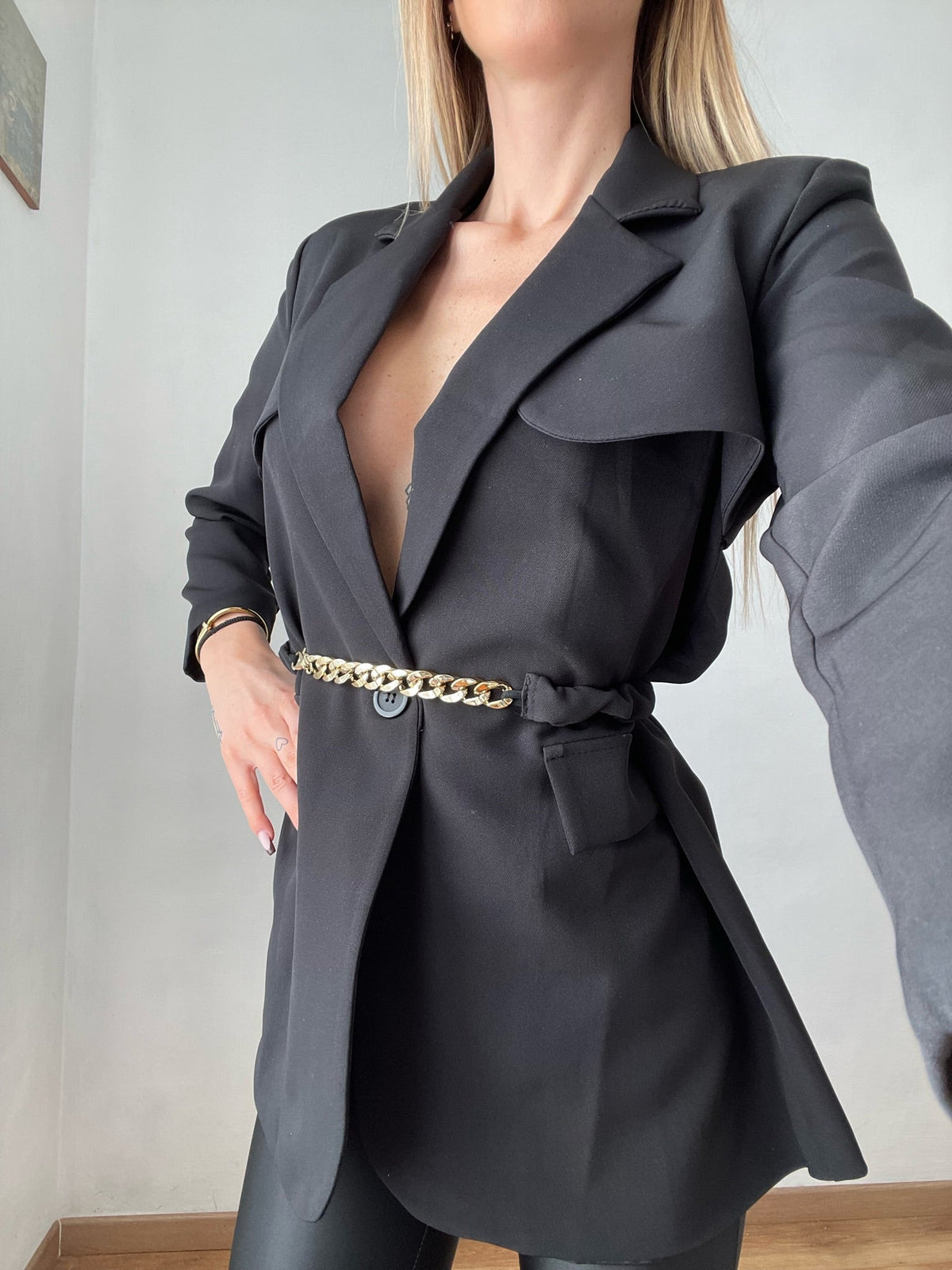 Blazer over nero con cintura