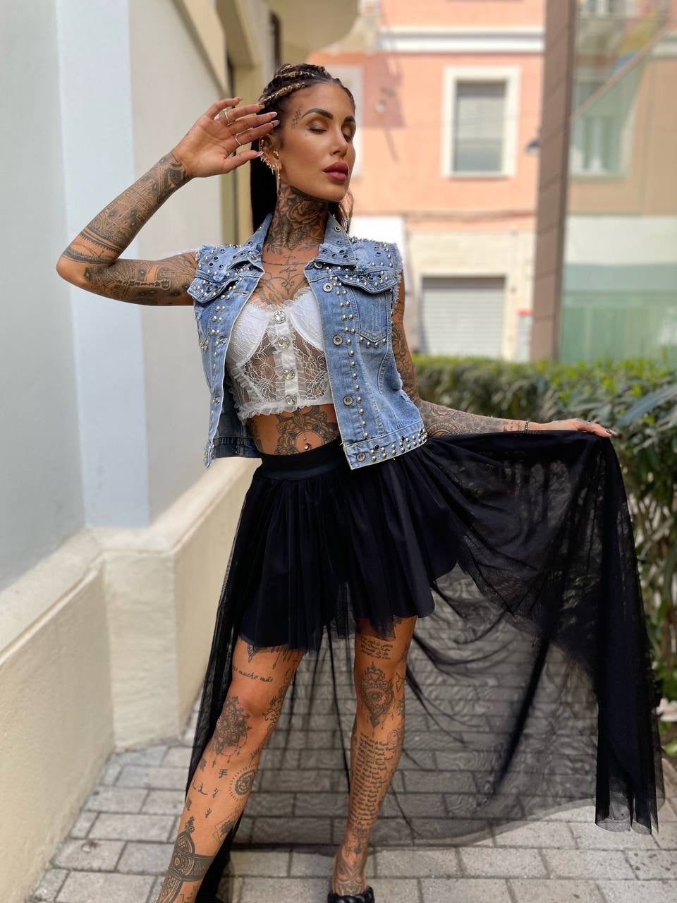 Smanicato di jeans con borchie