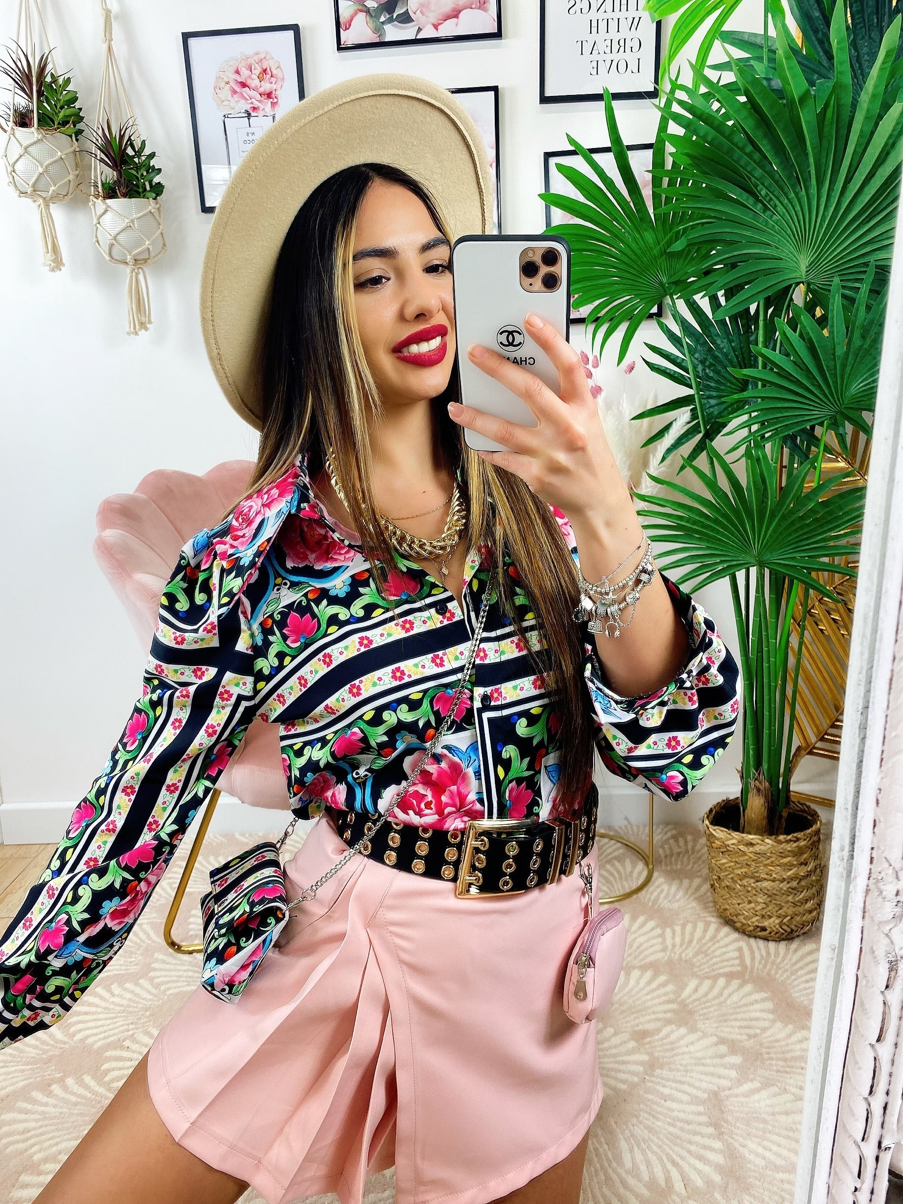 Camicia fiorata con borsetta base Nera
