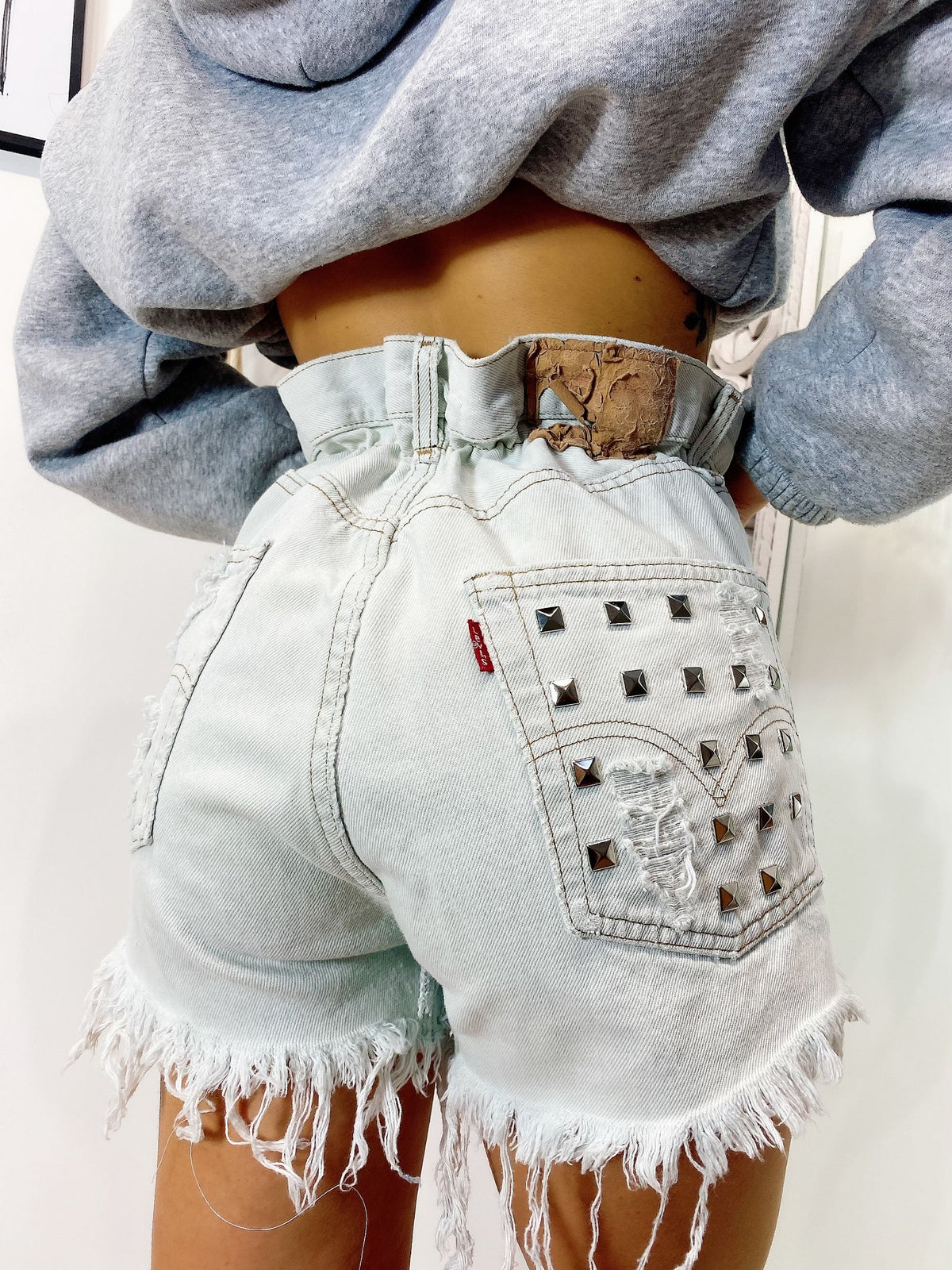 Short Levi’s Vintage Chiaro con Borchie