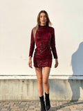 Abito schiena aperta in paillettes rosso