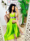 Abito in raso con maxi spacco verde acido
