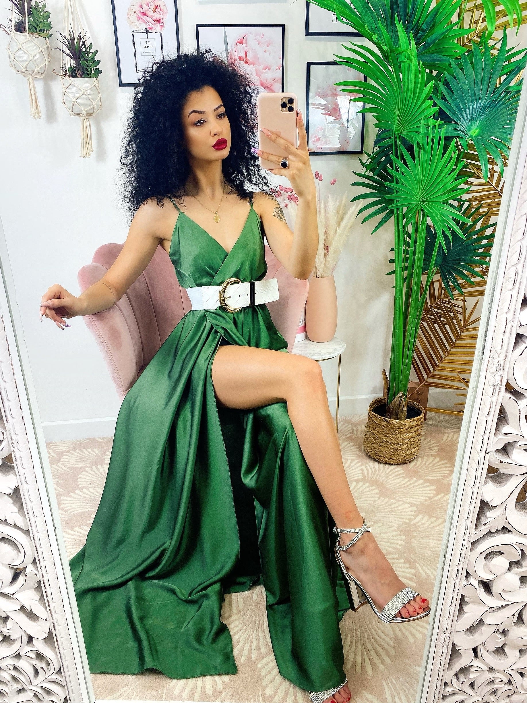 Abito in raso con maxi spacco verde