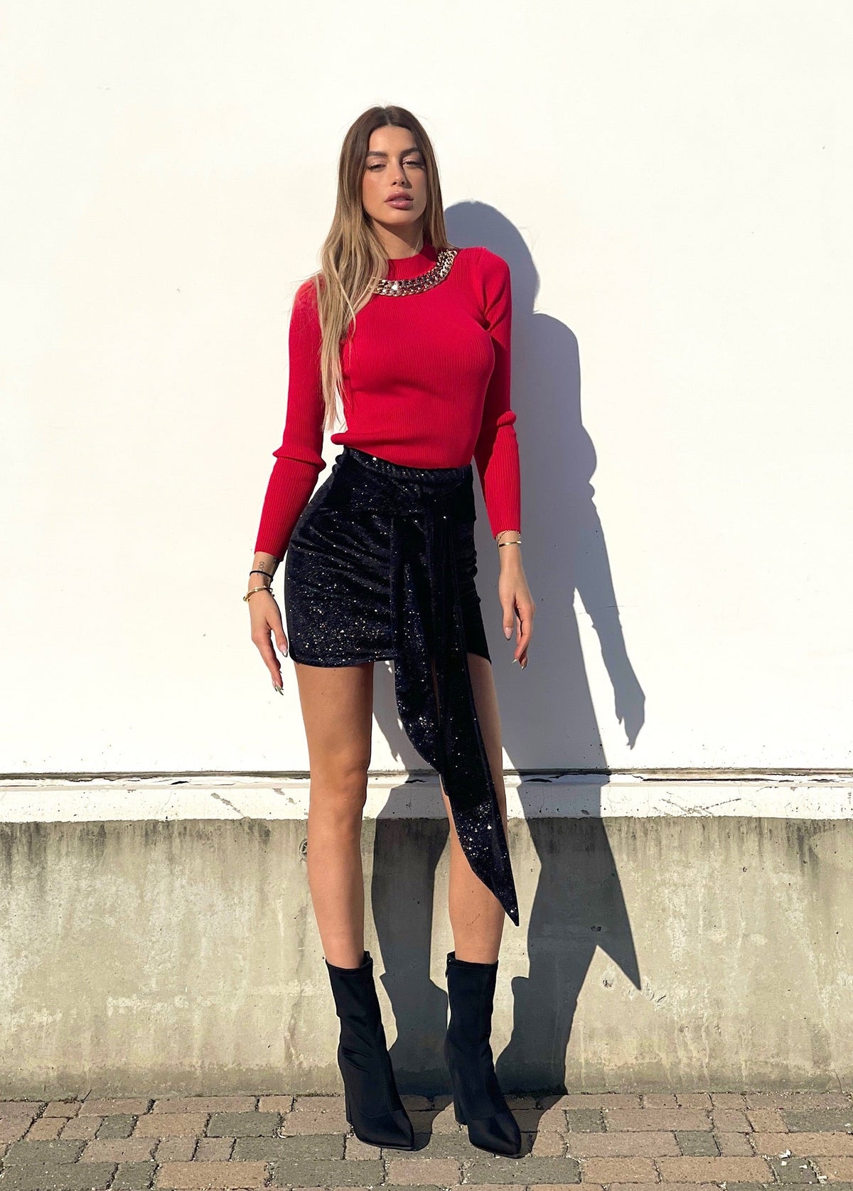 Maglioncino rosso con catena oro