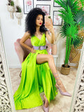 Abito in raso con maxi spacco verde acido