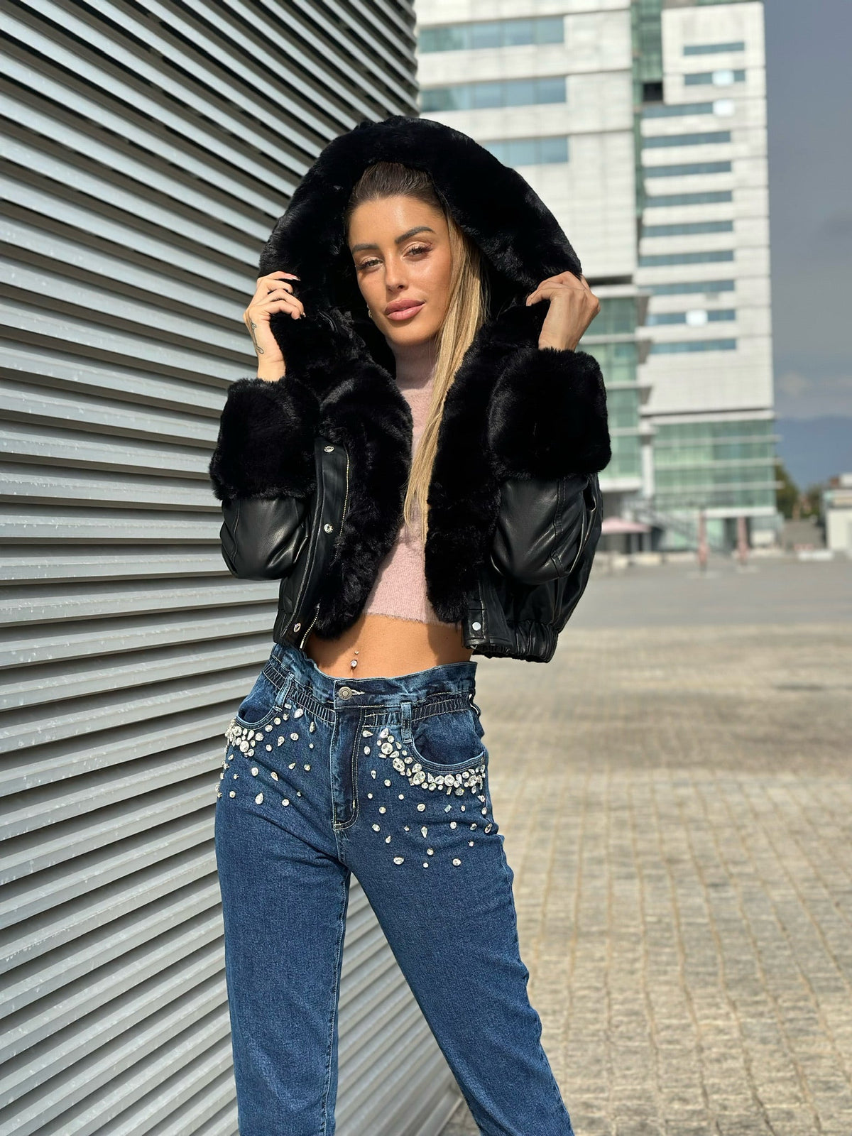 Giaccone in ecopelle nero con pelo