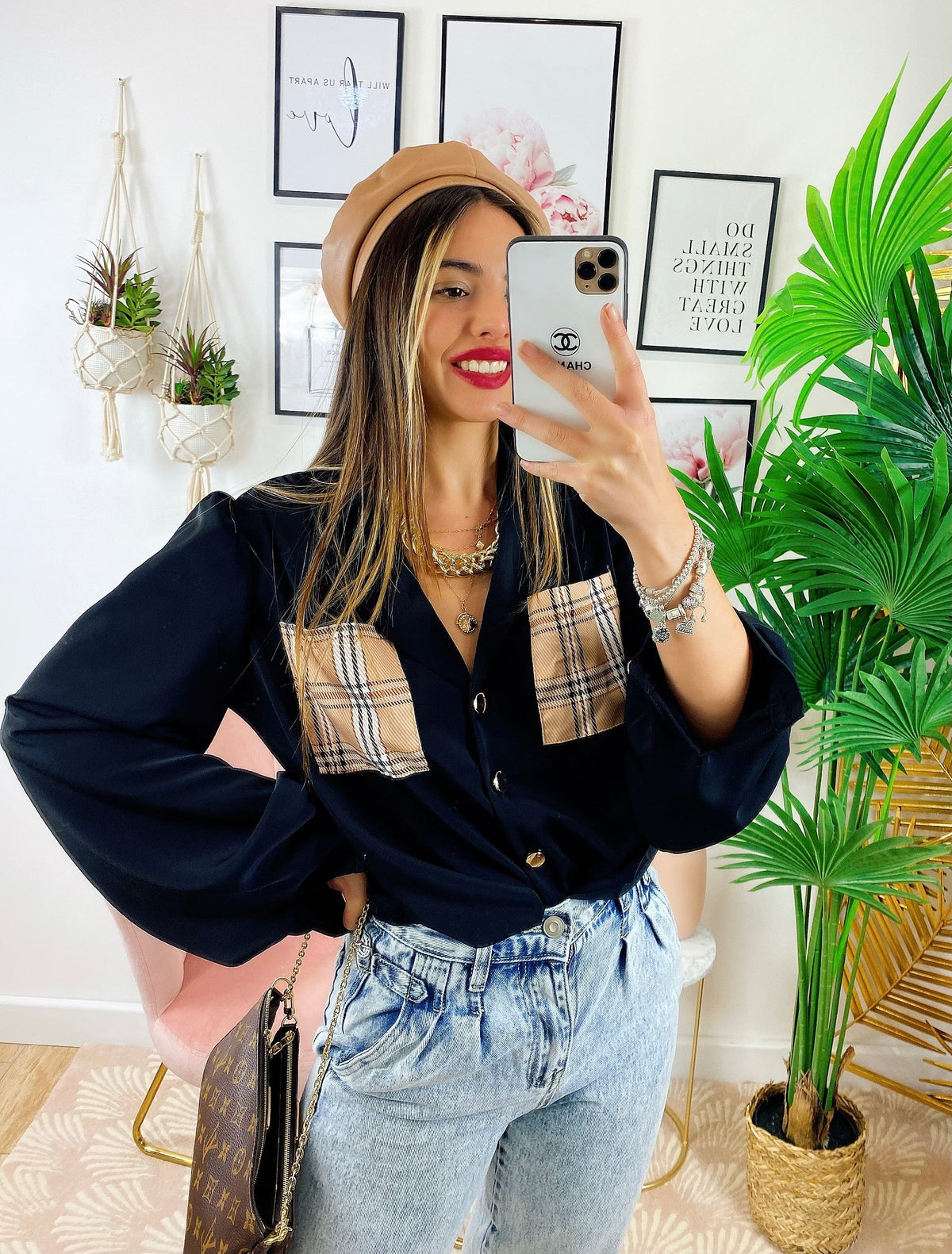 Camicia con tasca ricamata check nera