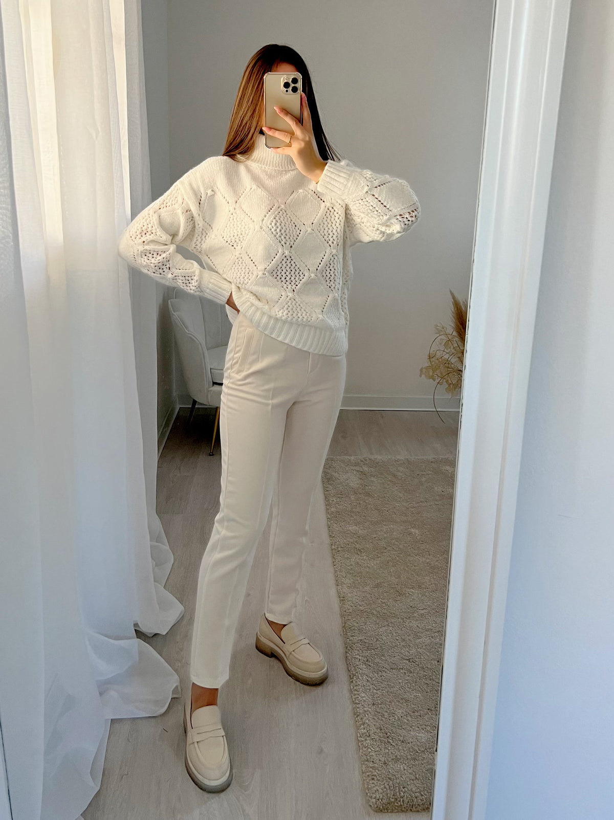 Pull bianco a collo alto