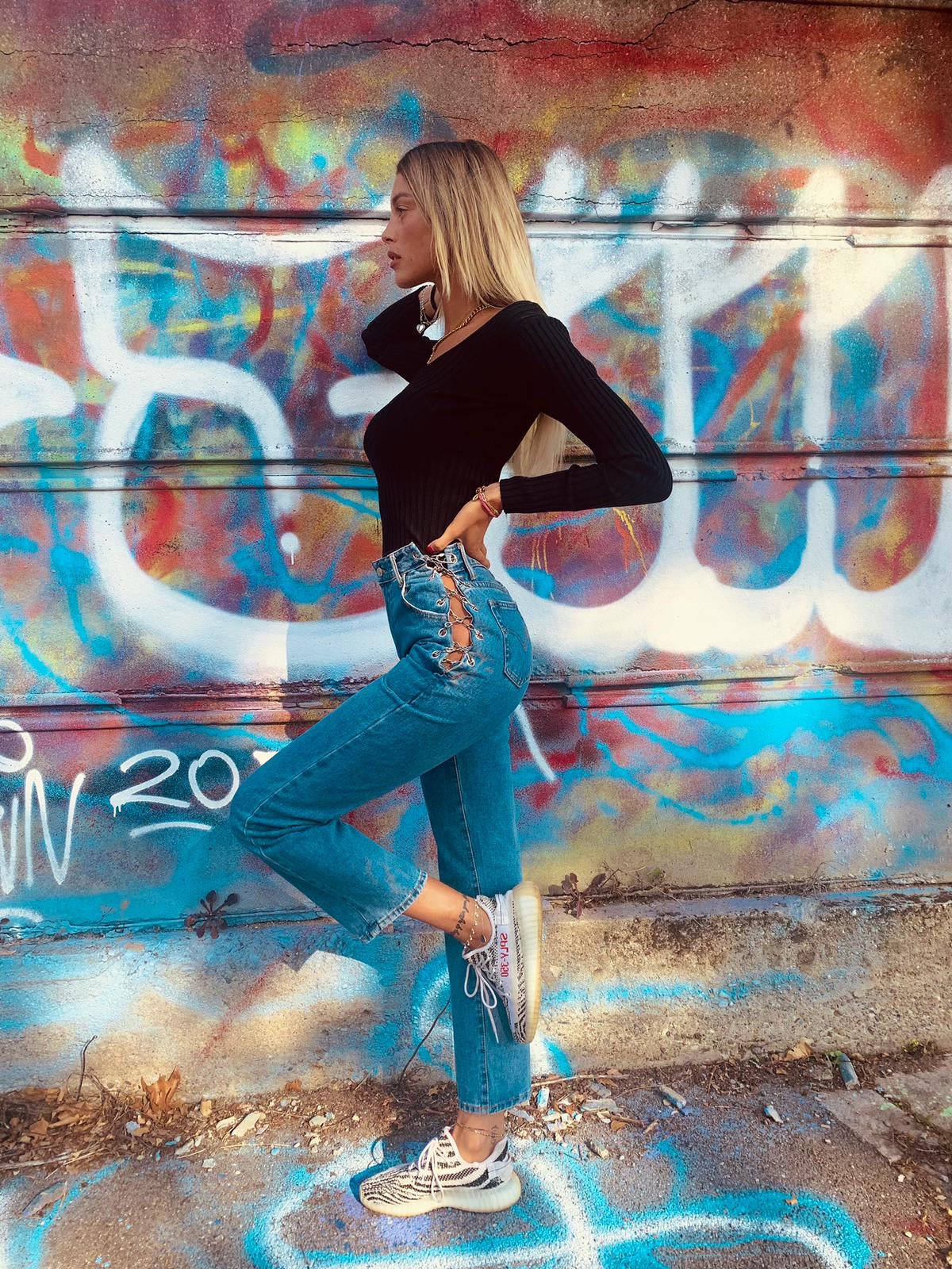Top a costine con scollo a V