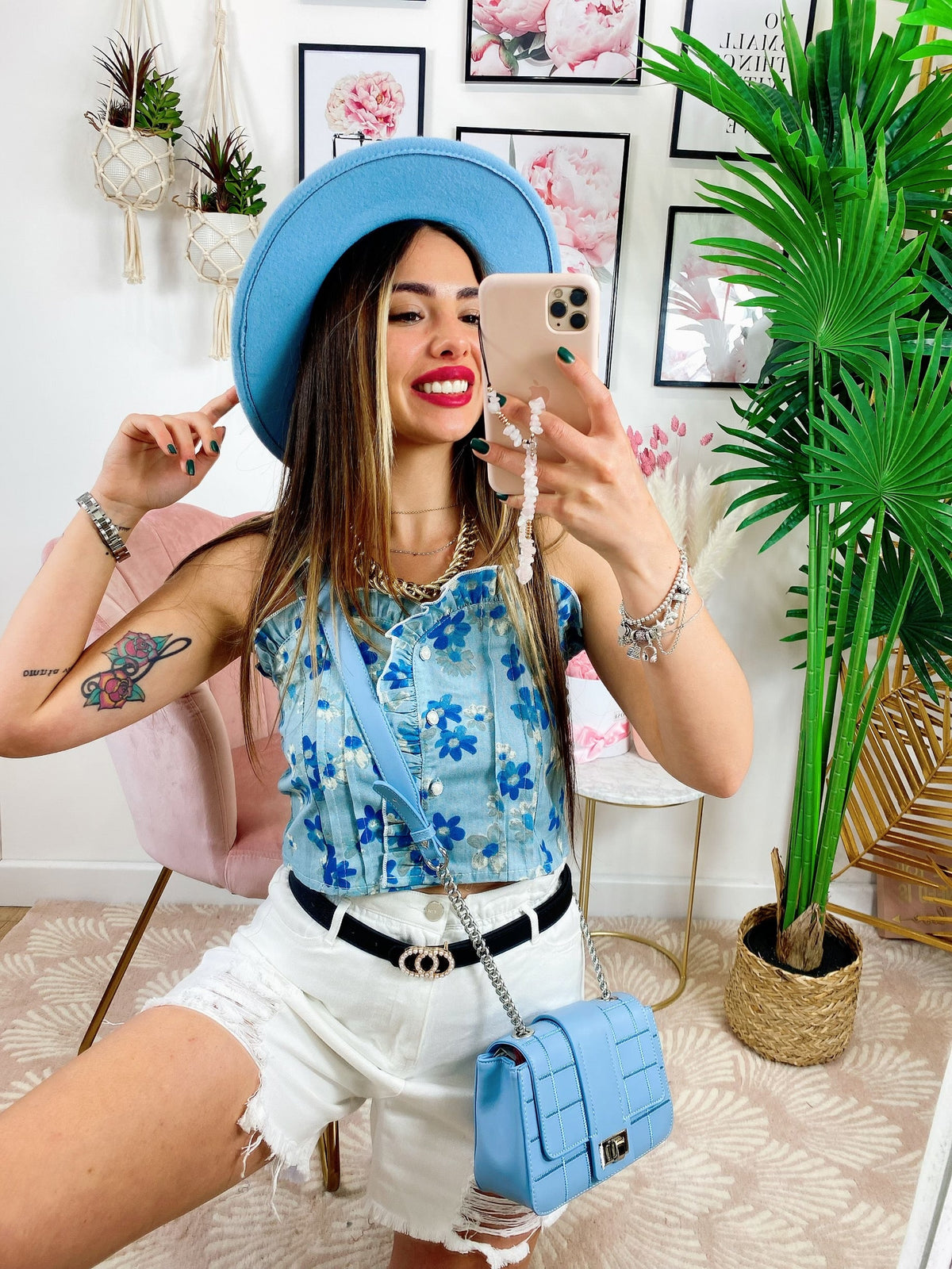 Short con spacchi anteriori sfrangiato bianco