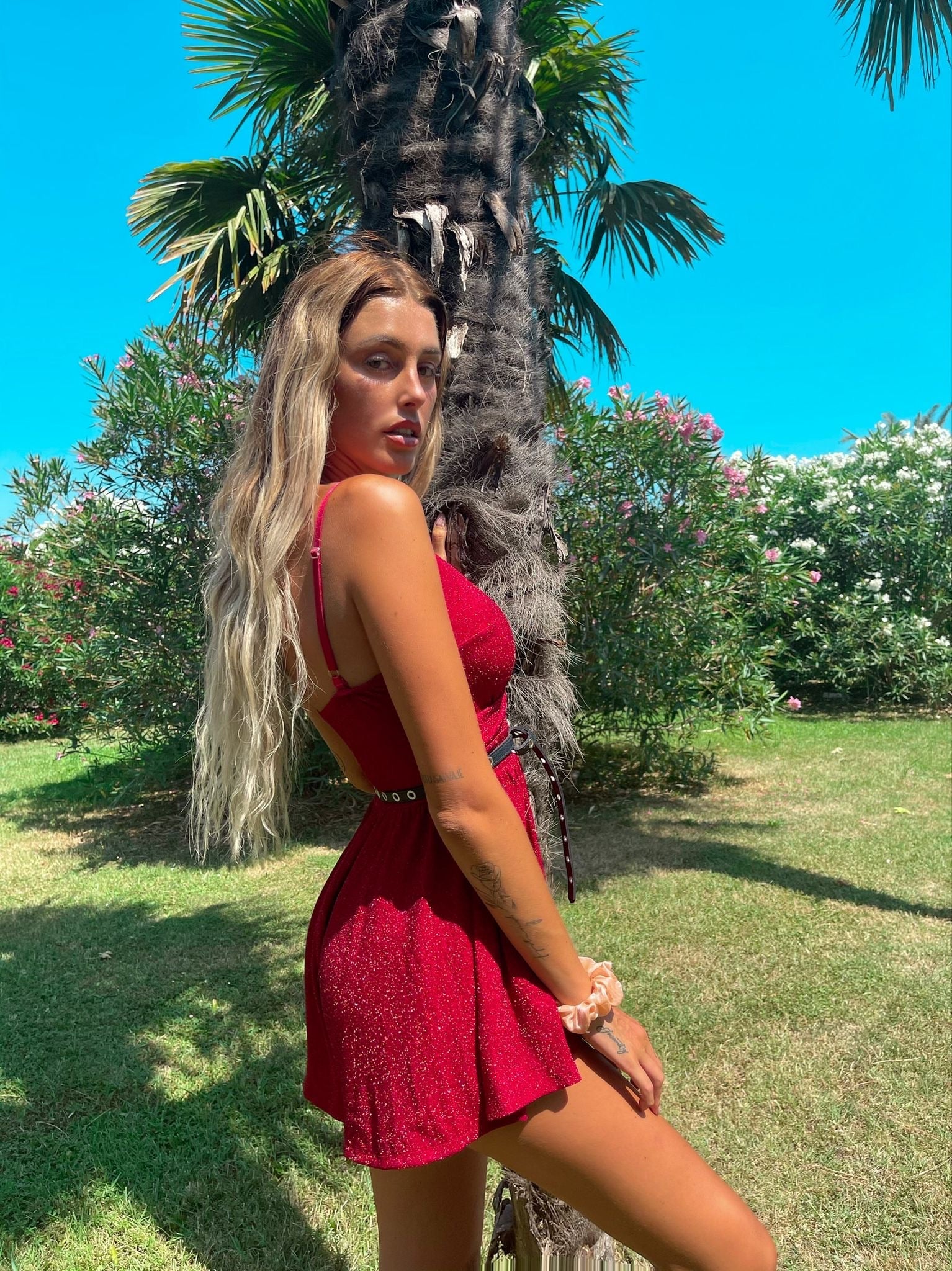 Tutina a bretellina glitter rosso scollo incrociato