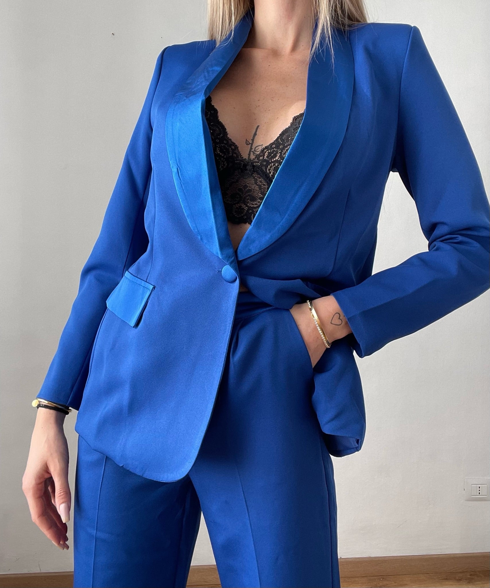 Completo giacca e pantalone blu elettrico