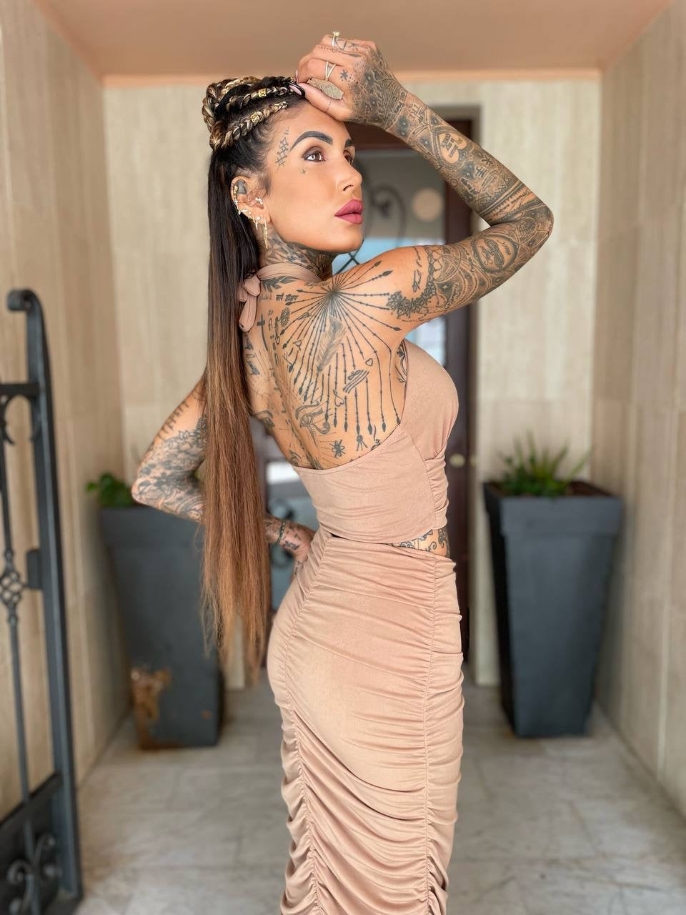 Completo top e gonna nude