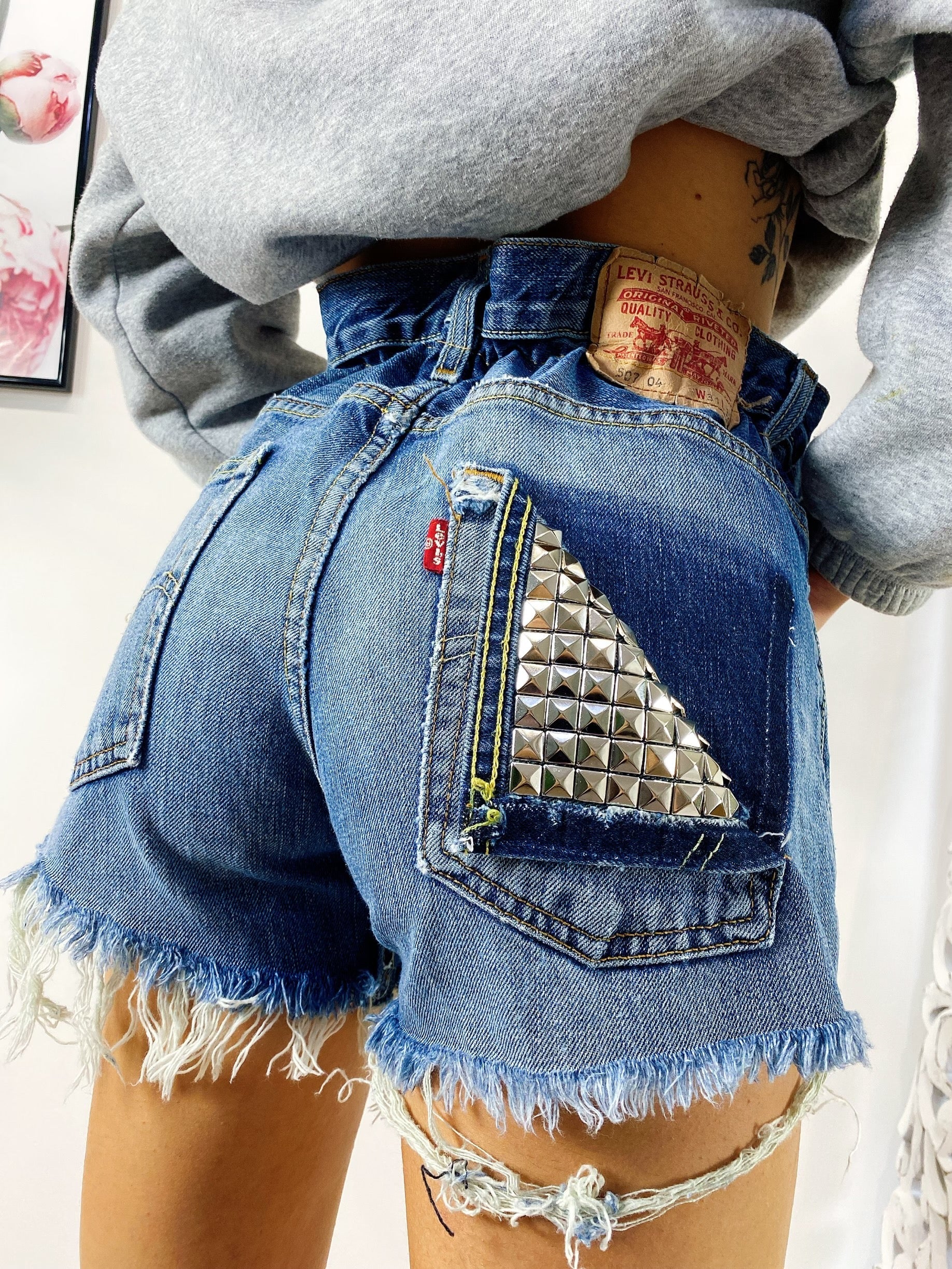 Short Levi’s Vintage bagno scuro con borchie