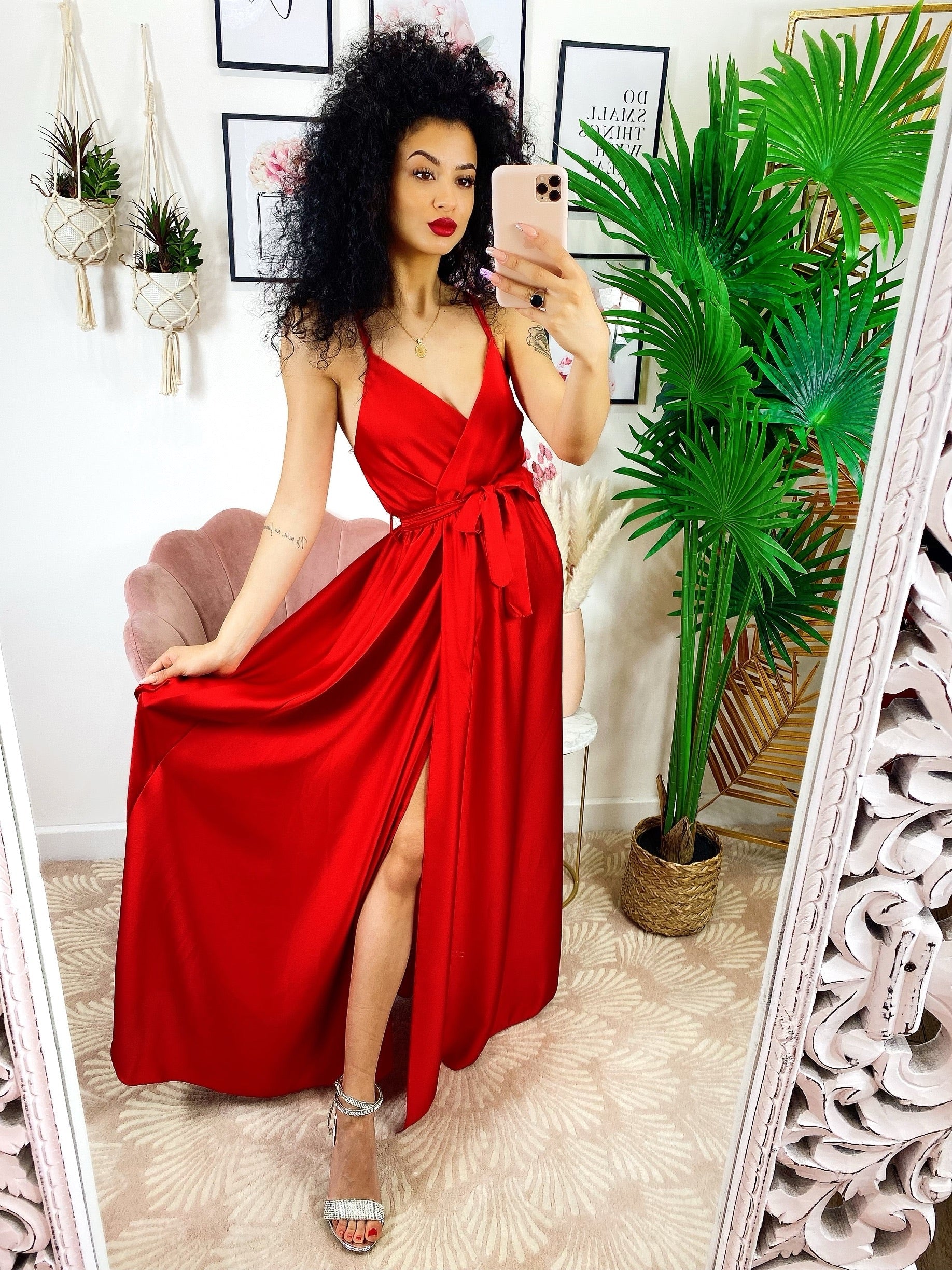 Abito in raso con maxi spacco