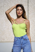 Top verde con anelli oro