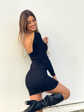 Abito midi con catena e schiena aperta