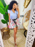 Short a pieghine con fiori sfumati lilla
