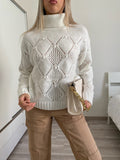 Pull bianco a collo alto