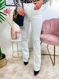 Jeans aderente bianco con zampa