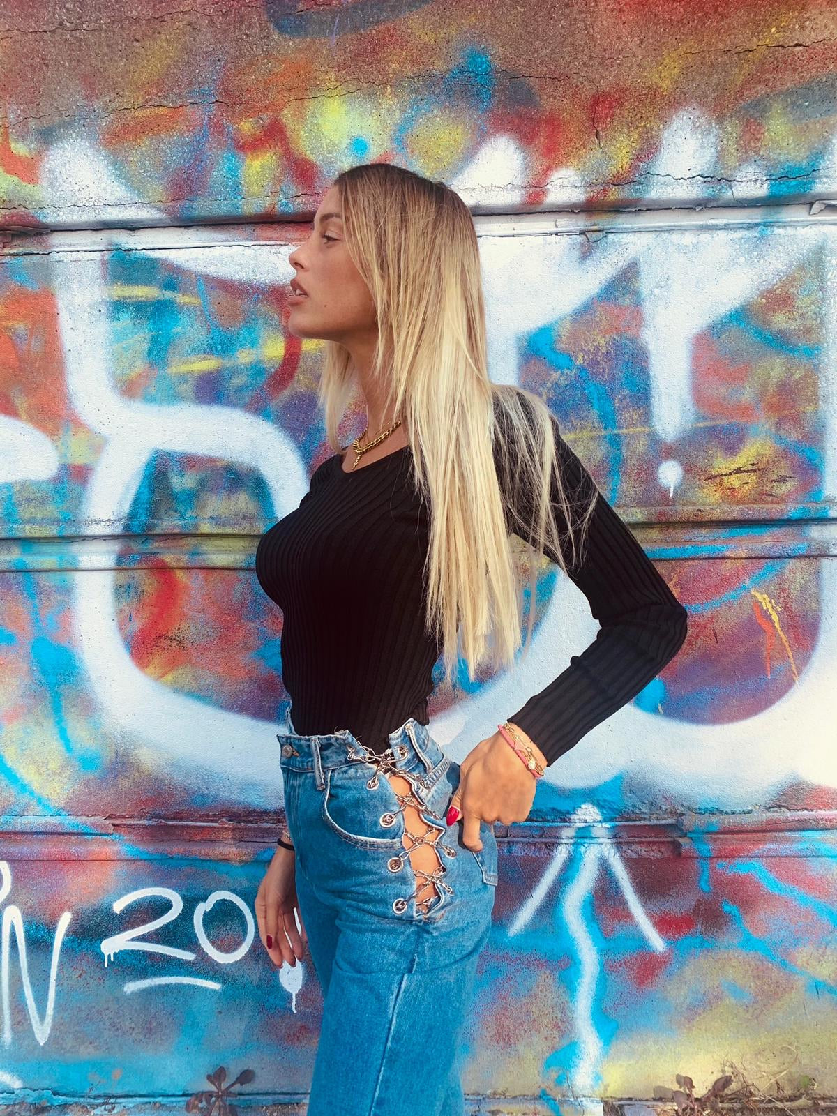 Top a costine con scollo a V