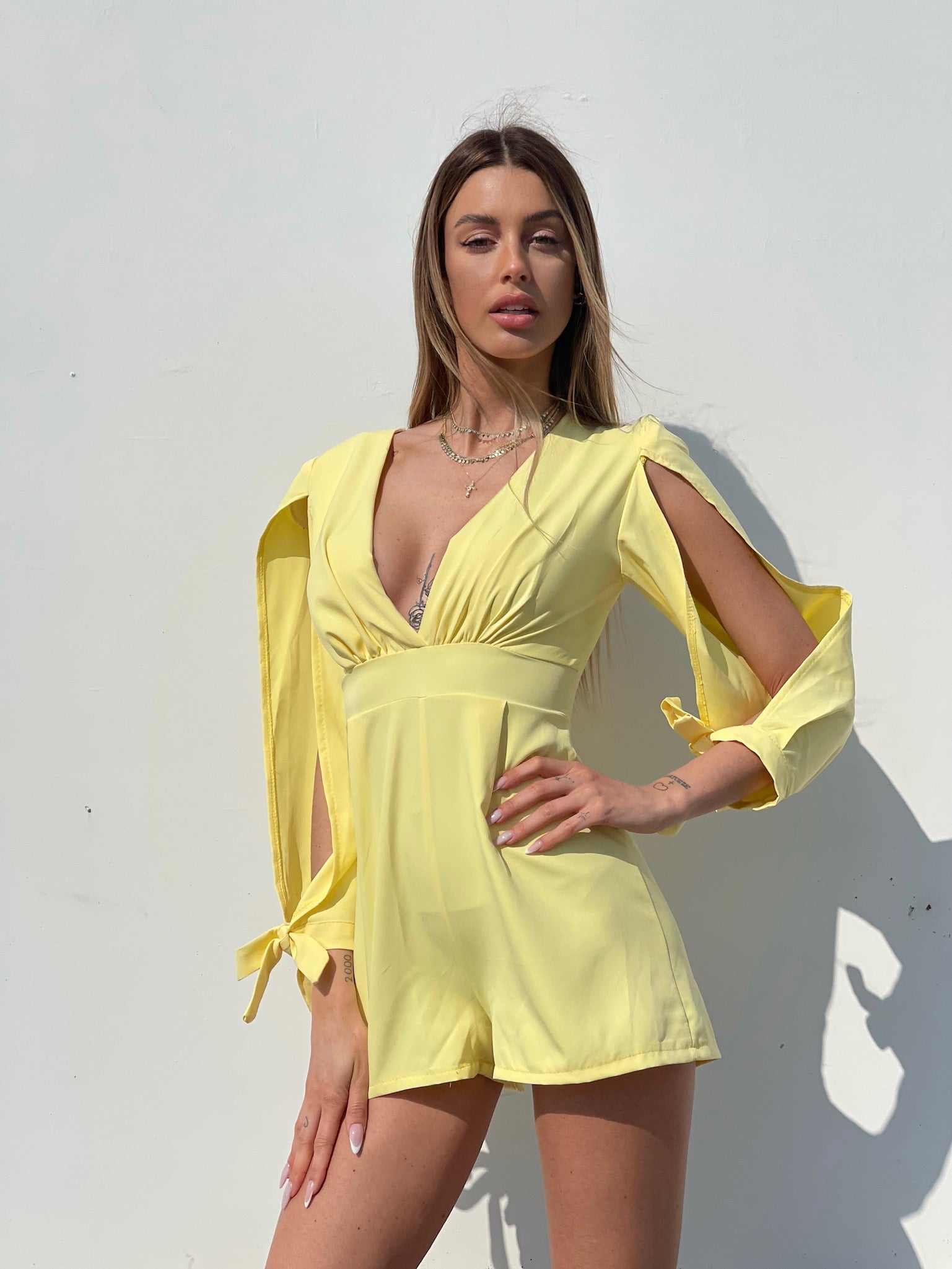 Tutina gialla con fiocchetti