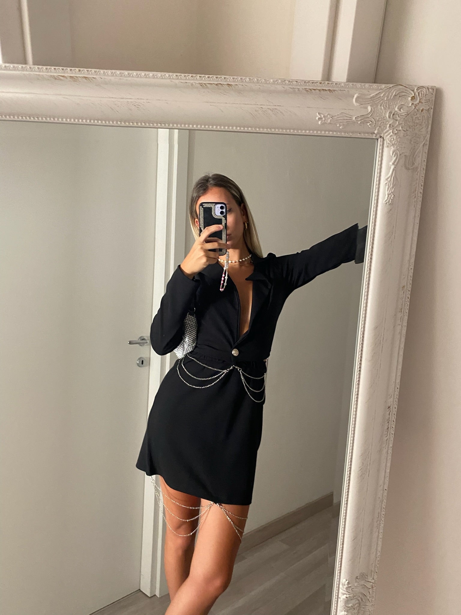 Completo giacca crop e gonna con catene