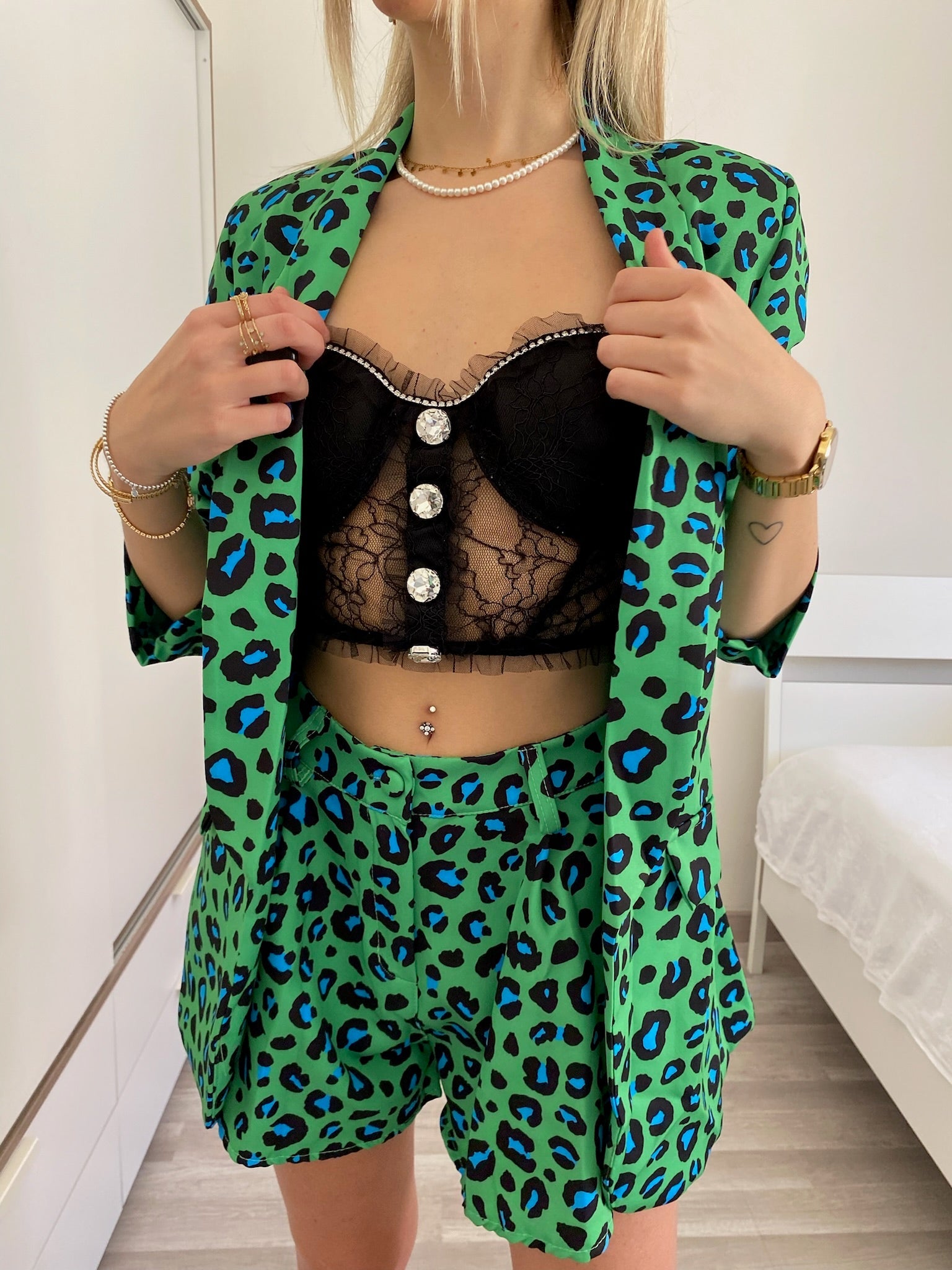 Completo giacca e Short maculato verde
