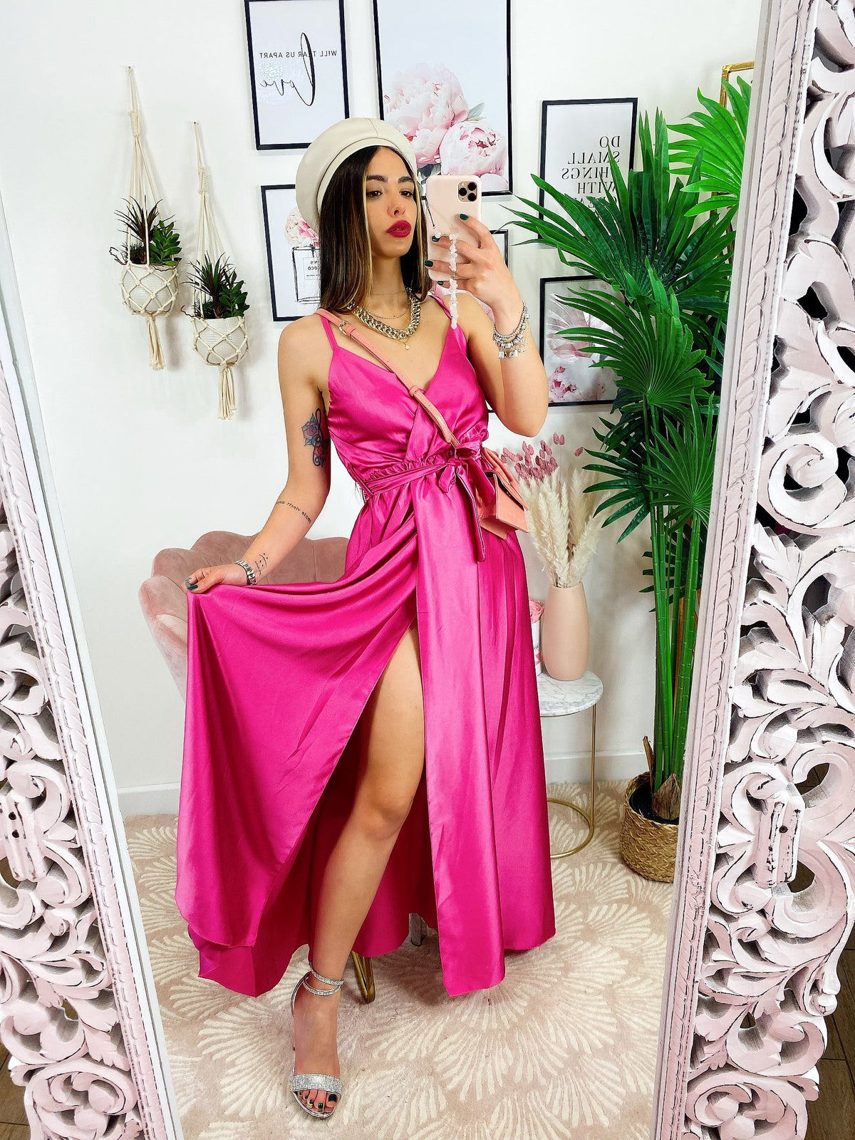 Abito in raso con maxi spacco peonia