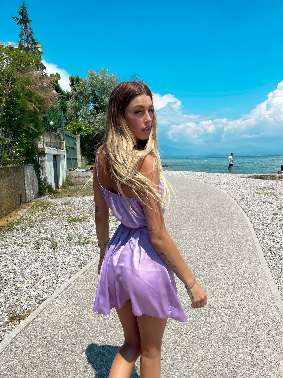 Abito in raso a bretellina lilla