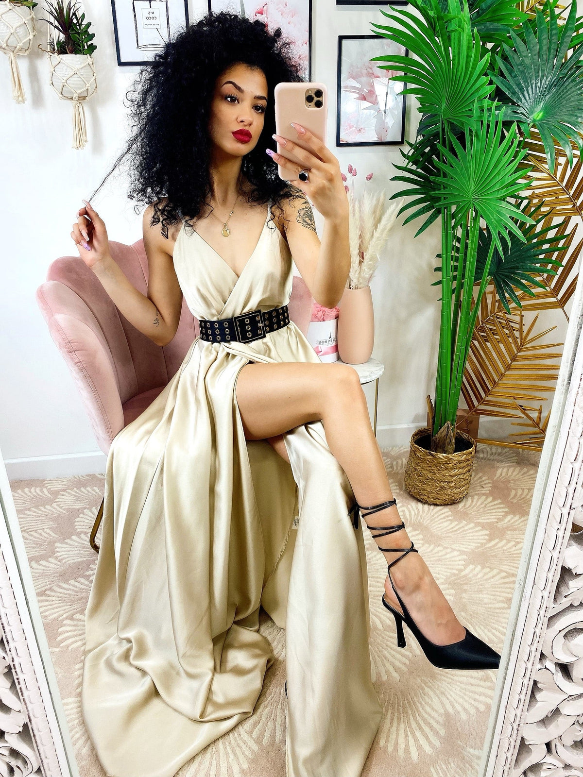 Abito in raso con maxi spacco beige