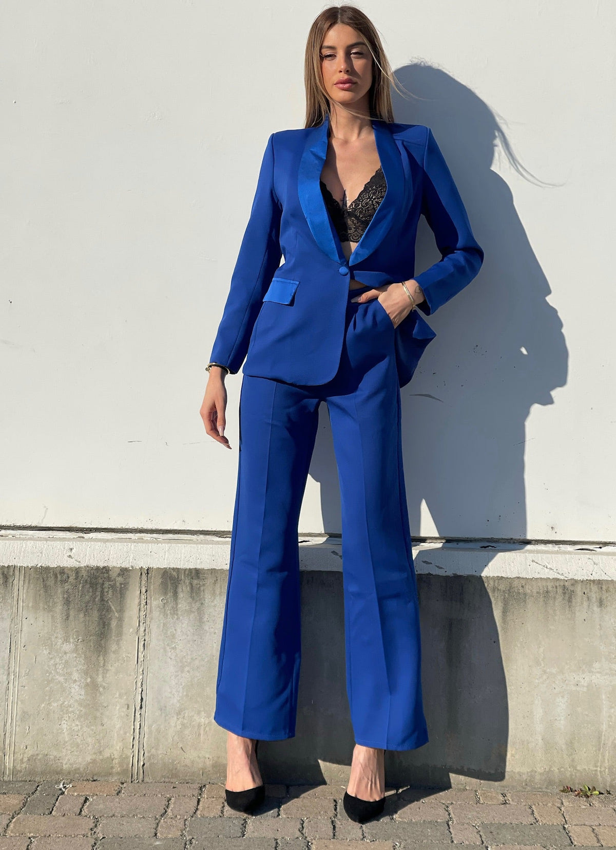 Completo giacca e pantalone blu elettrico