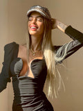 Cappello bianco e nero catena oro