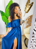 Abito in raso lungo con scollo a barchetta blu