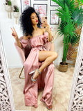 Abito in raso con maxi spacco rosa
