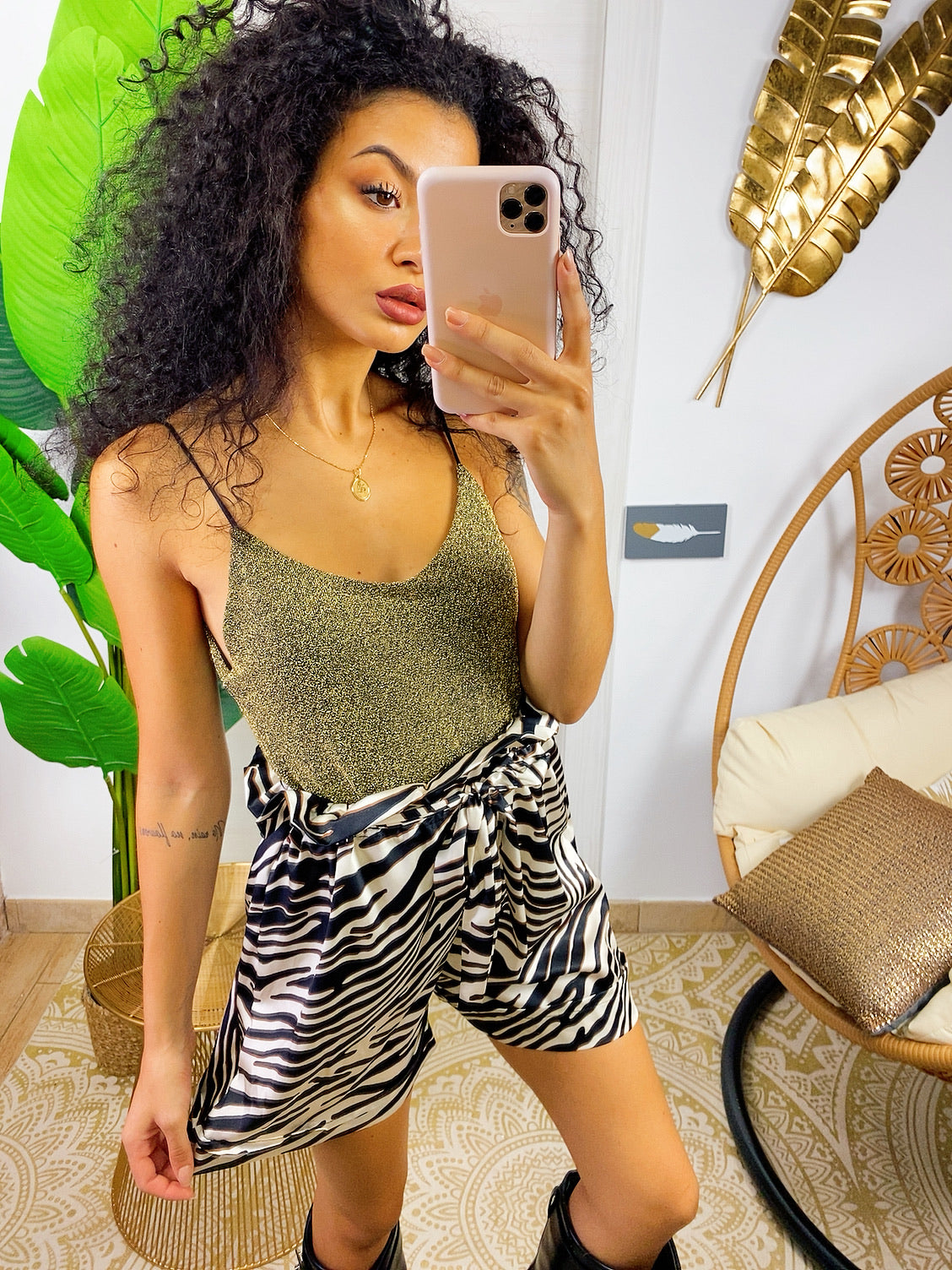Short zebrato con fiocco