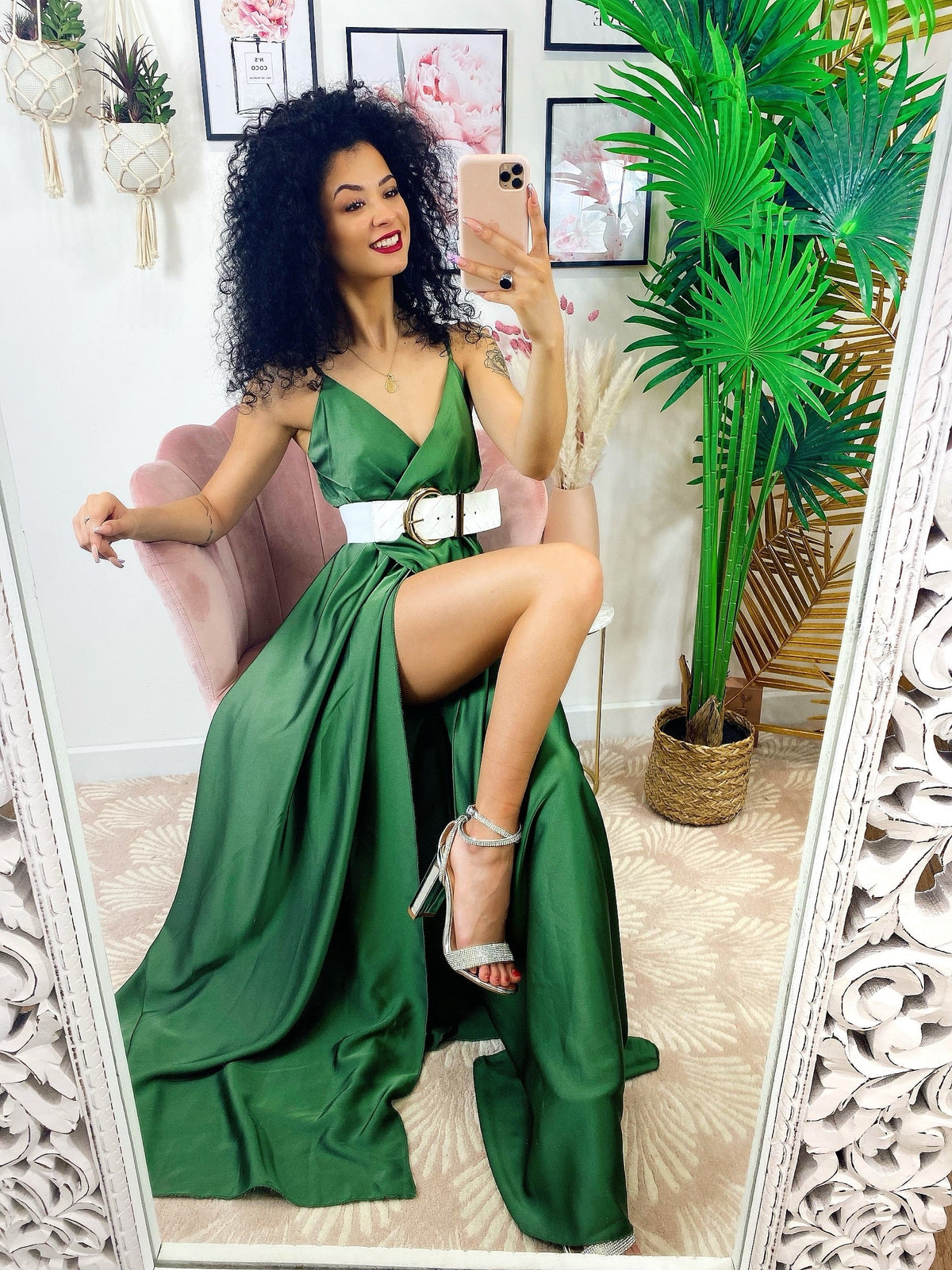 Abito in raso con maxi spacco verde