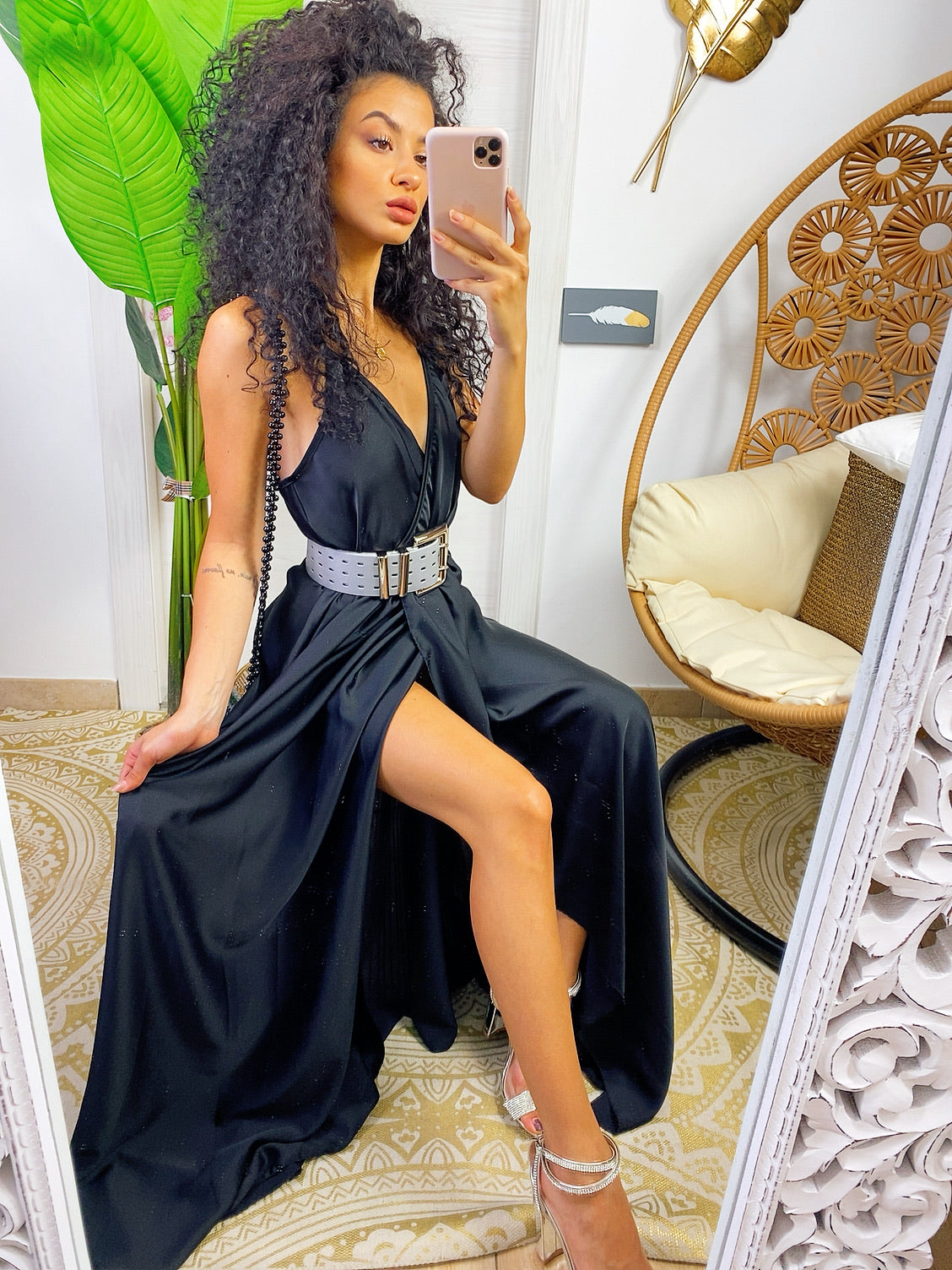 Abito in raso con maxi spacco nero