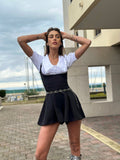 Salopette nera più camicia fiocchetto