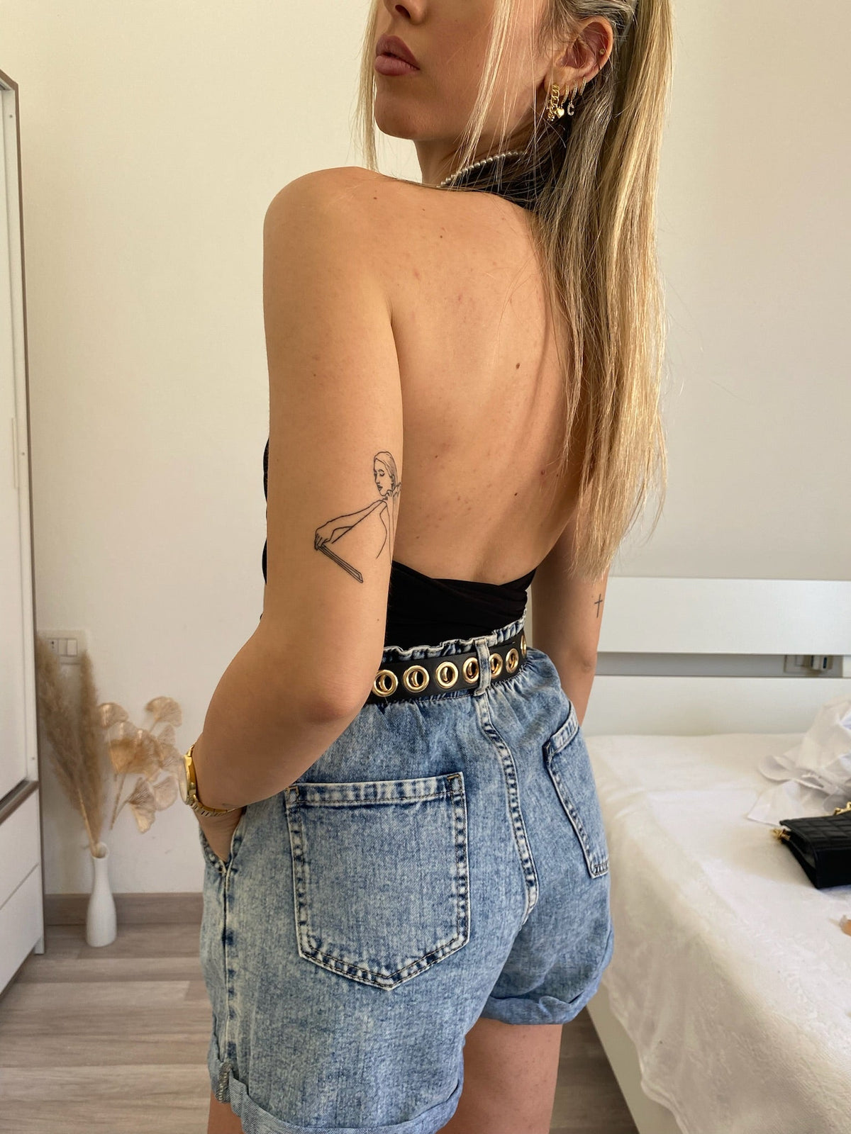 Top a fascia nero