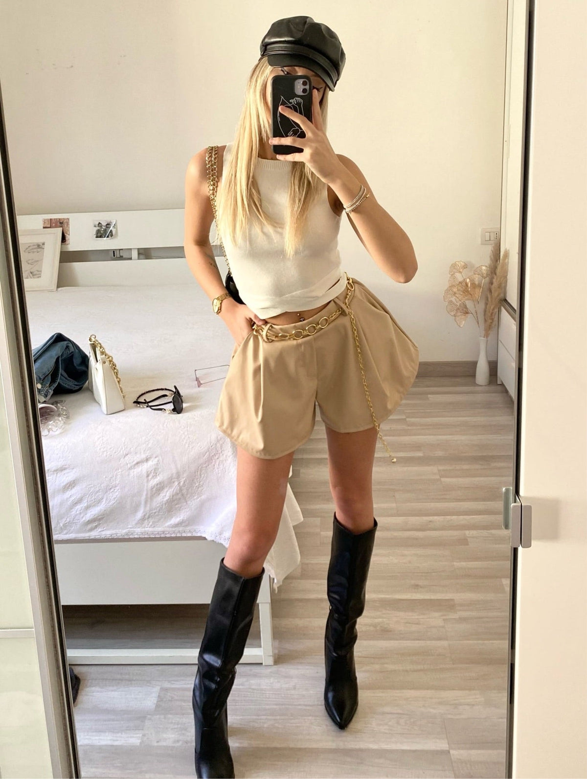 Short in ecopelle Camel