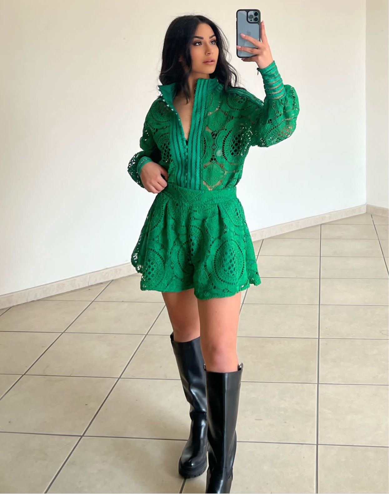 Completo camicia e short verde in pizzo