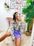 Camicia floreale dettagli lilla con borsetta