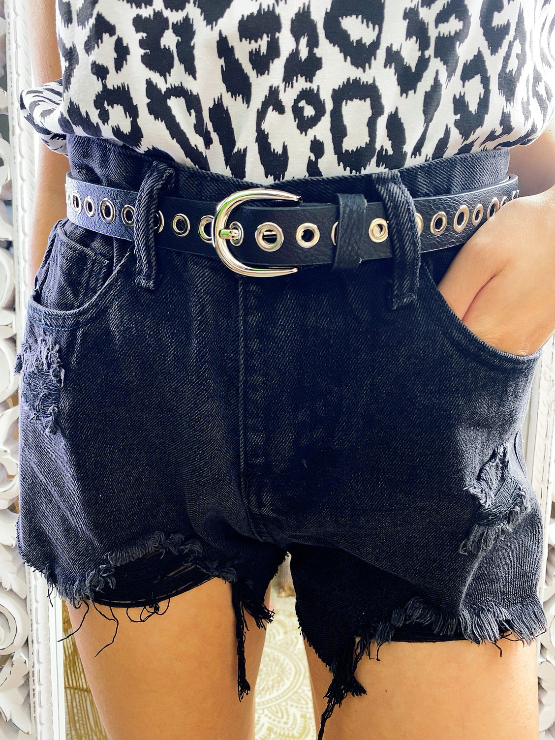 Short nero jeans con strappini