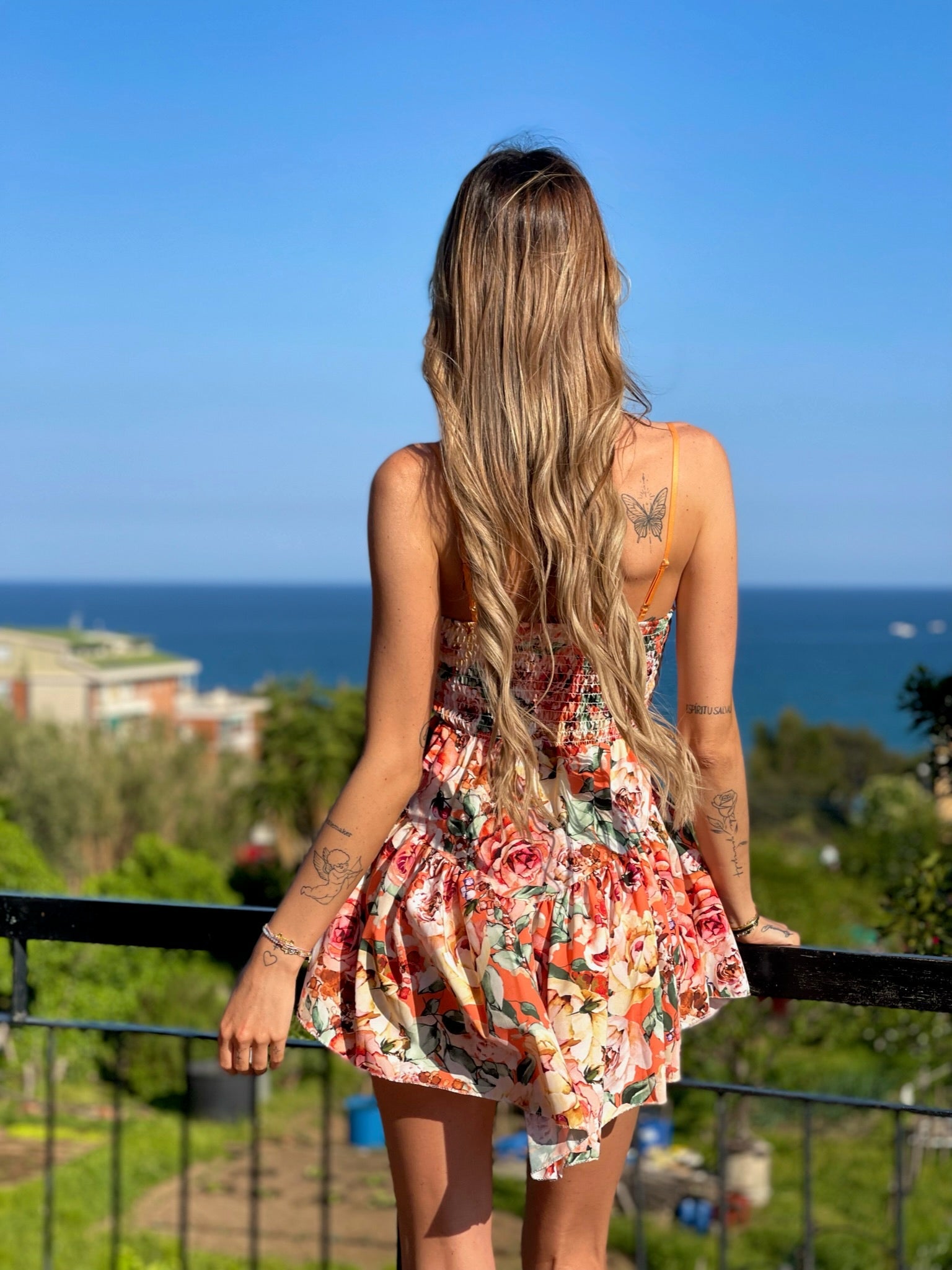 Abito a fiori arancio