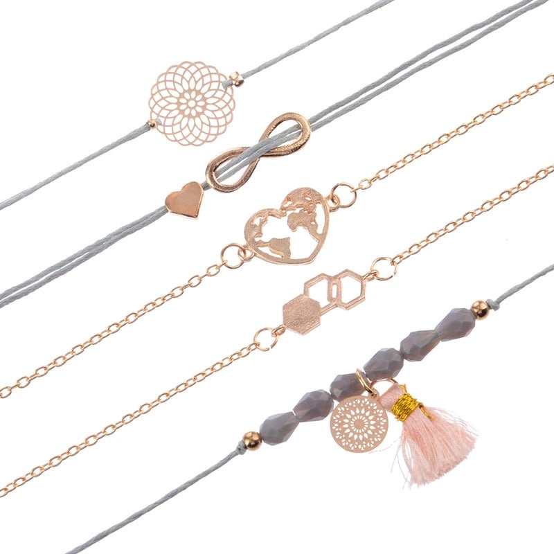 Bracciale con infinito e dettagli rosa grigio
